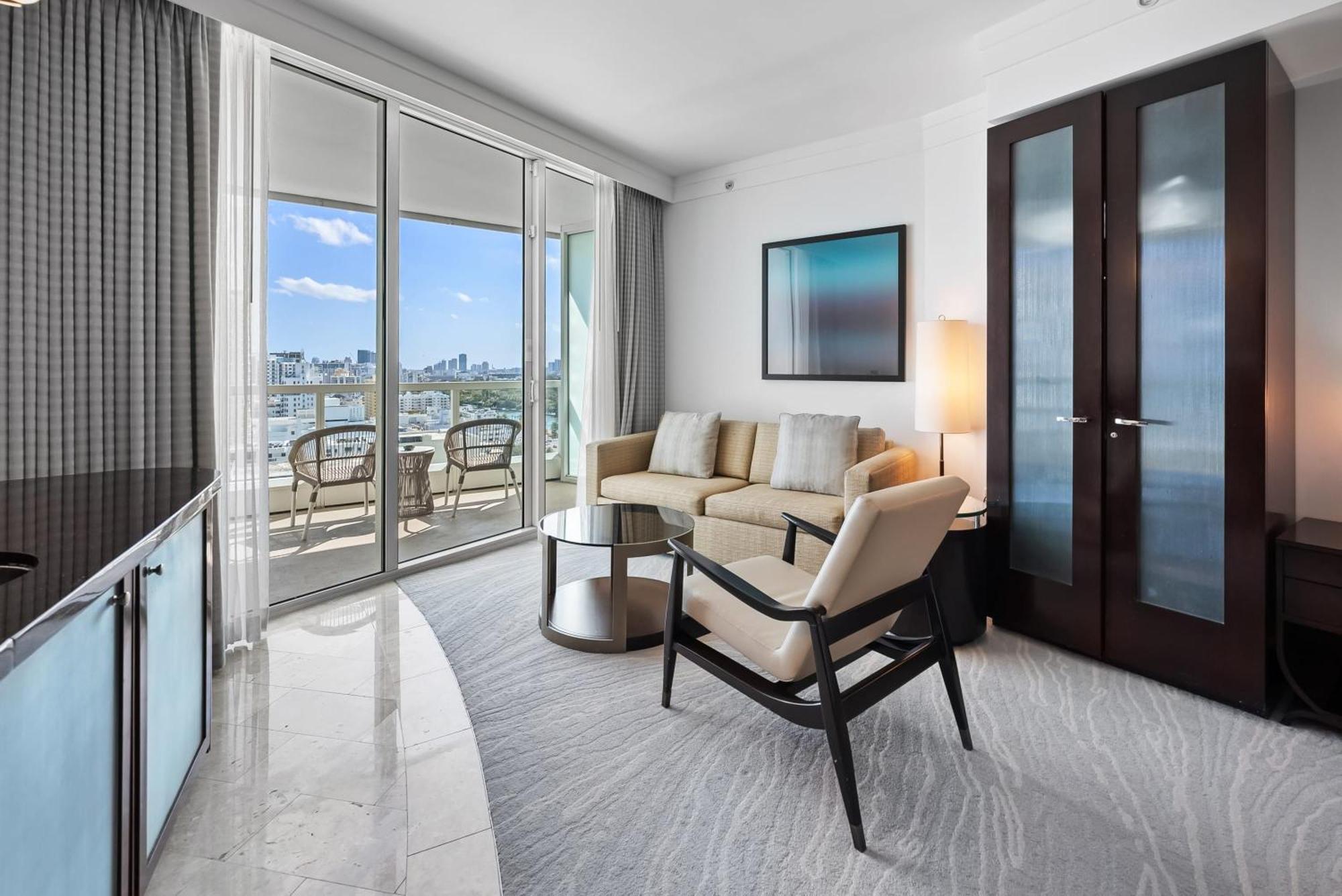 Fontainebleau Resort Balcony W Ocean + Bay View Miami Beach Exterior photo