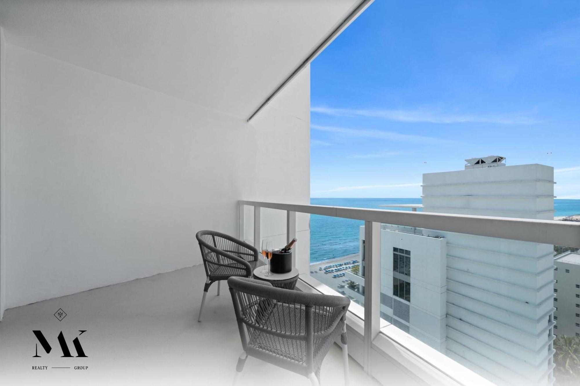 Fontainebleau Resort Balcony W Ocean + Bay View Miami Beach Exterior photo