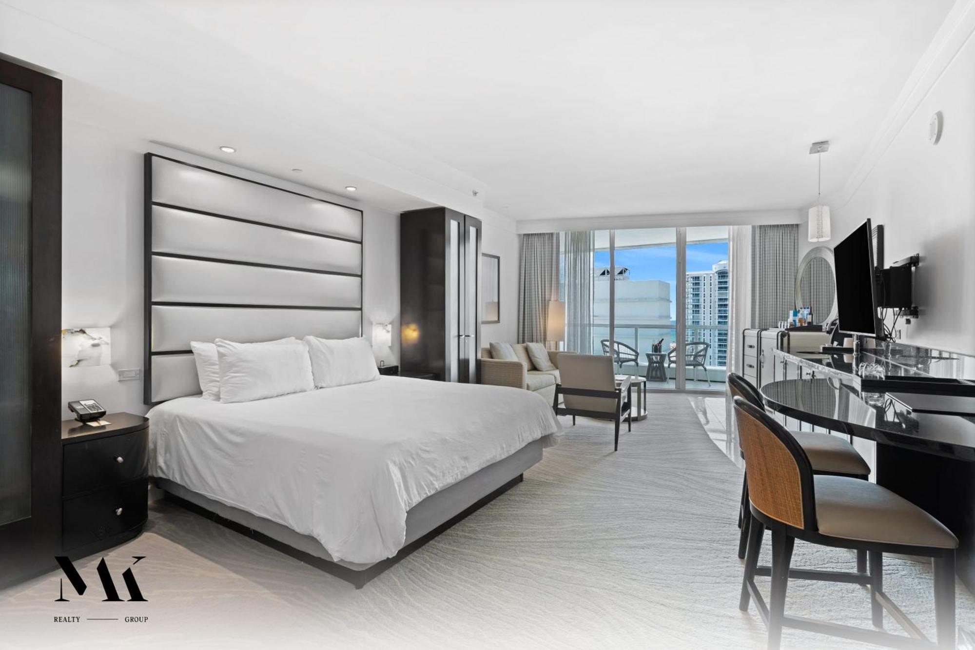 Fontainebleau Resort Balcony W Ocean + Bay View Miami Beach Exterior photo